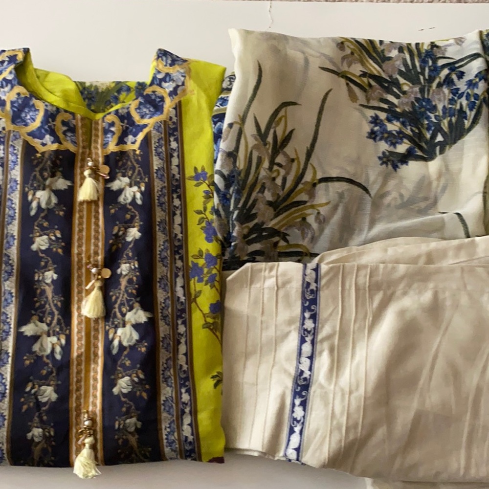 Sana Safinaaz Pakistani Lawn 3 Piece Dupatta Suit